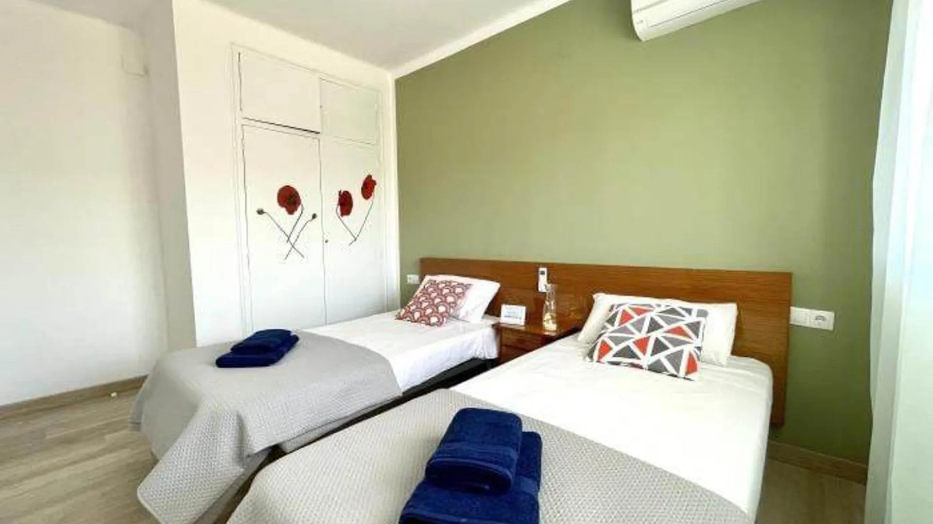 3Br-Sleeps6-Balcony-A C-5Min To Beach Salou Apartment