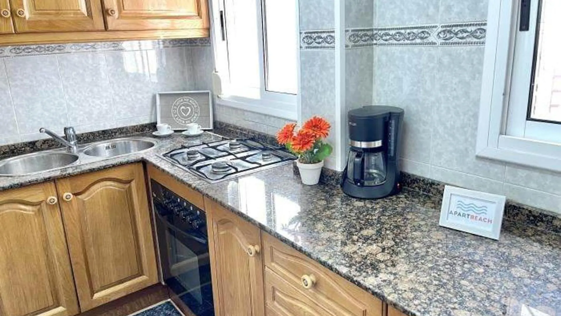 3Br-Sleeps6-Balcony-A C-5Min To Beach Salou Apartment