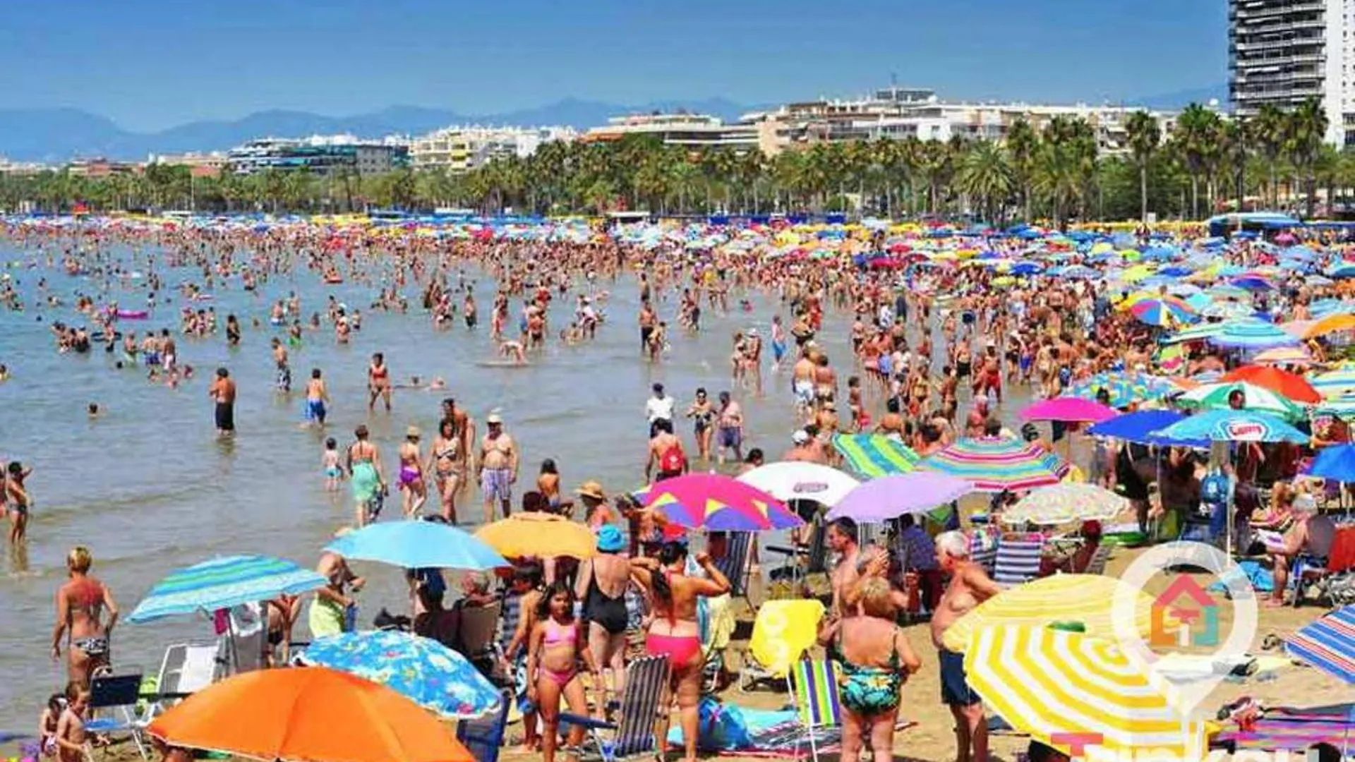 3Br-Sleeps6-Balcony-A C-5Min To Beach Salou 0*,  Spain